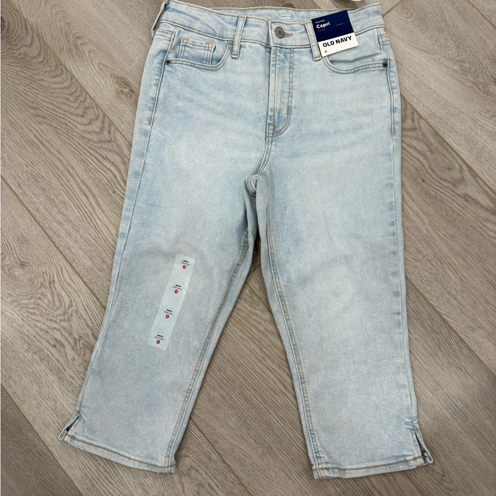 Old Navy Women's Light Wash Cropped Jeans